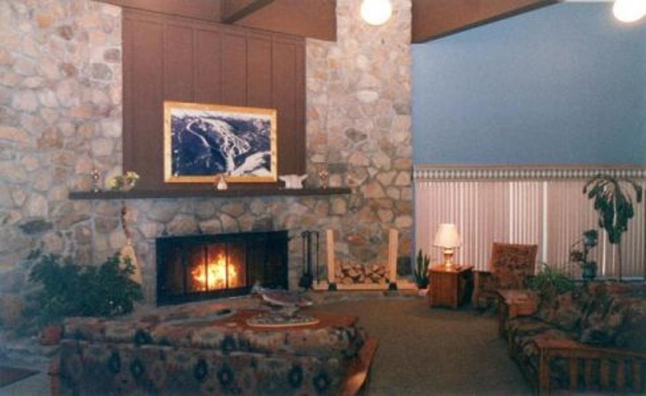 Chateau Rouge Red Lodge Bagian luar foto